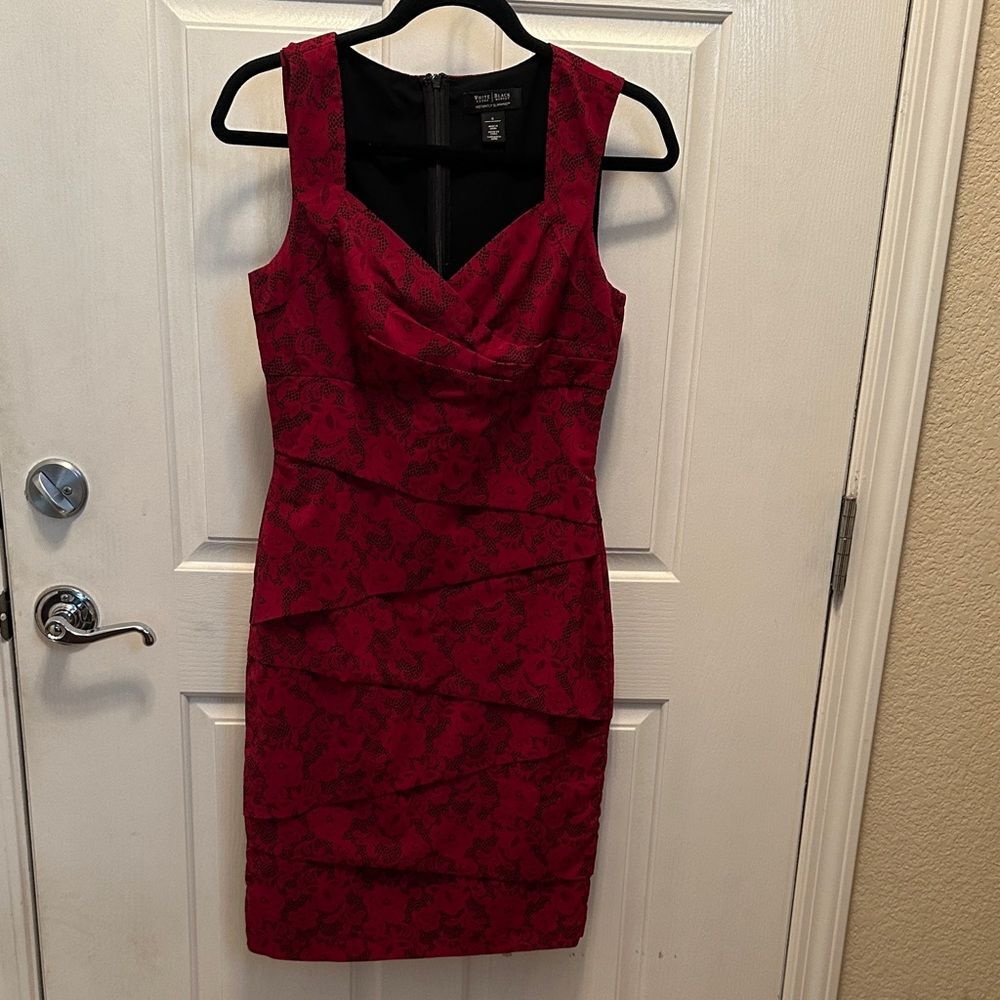 White House Black Market Red and Black knee length Dress Stretch Lining Size 6